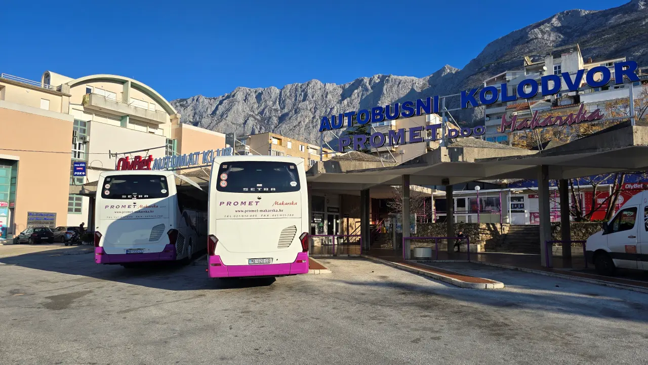Autobusni kolodvor Makarska