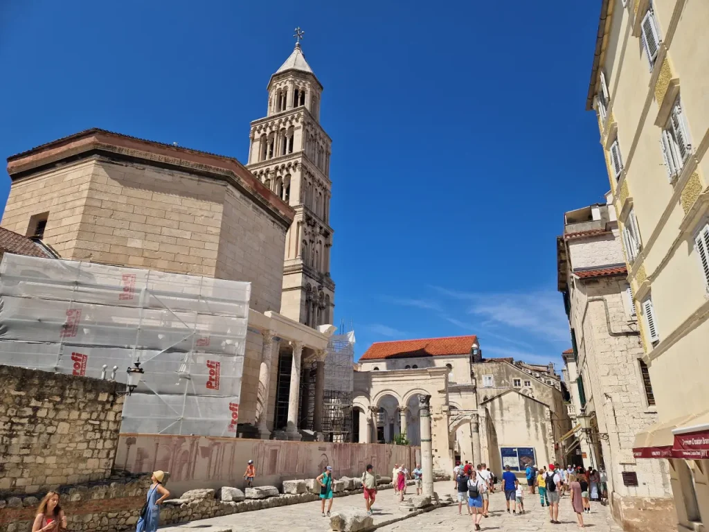 Unutar Dioklecijanove palače