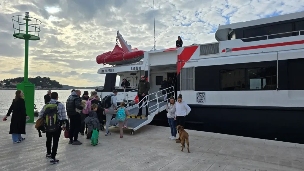 Hvar stop