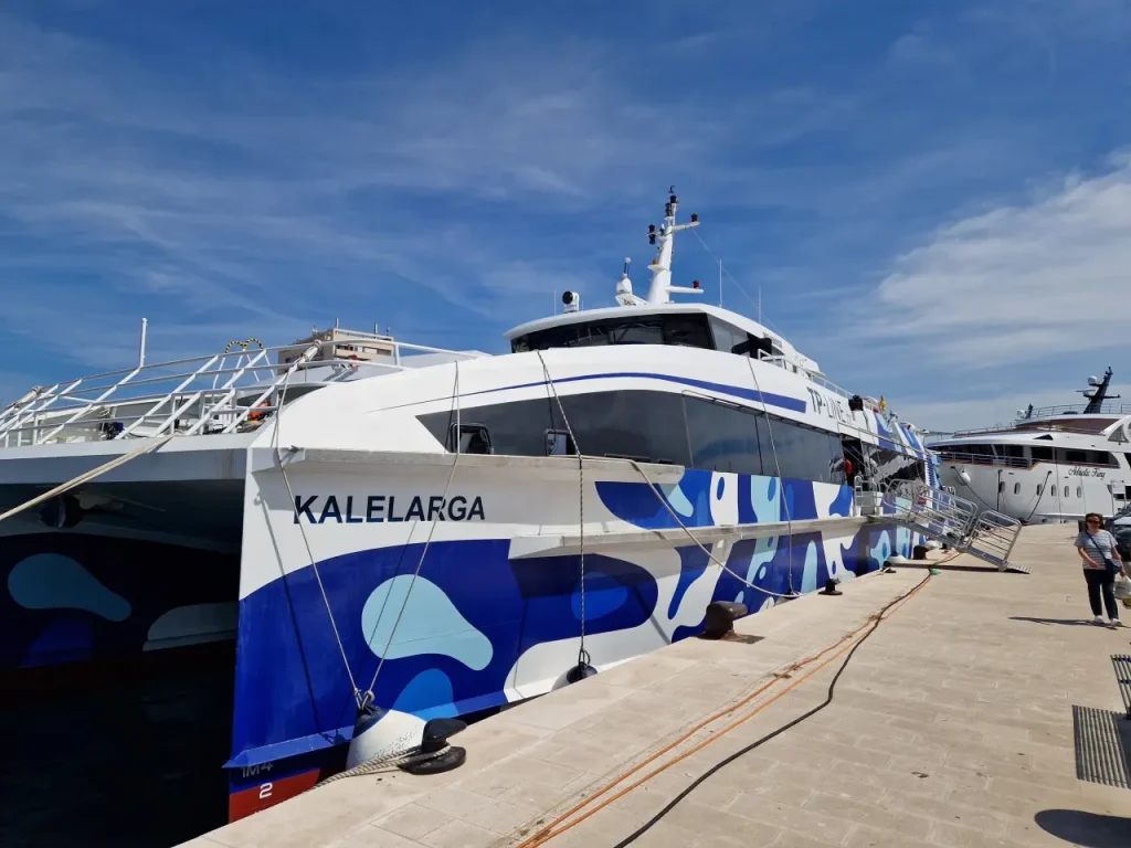 Katamaran TP Line u zadarskoj luci