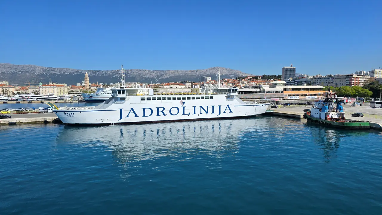 Jadrolinija Autofähre in Split Hafen