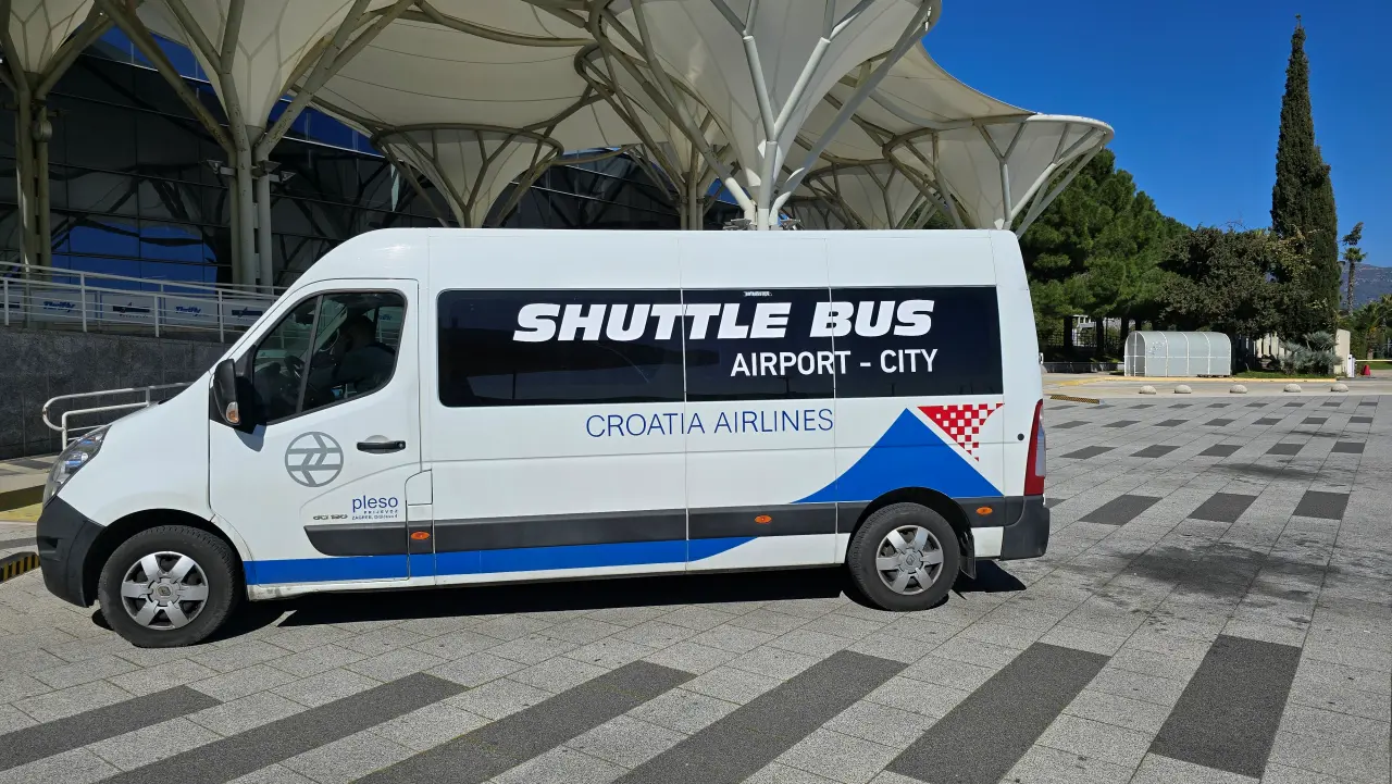 Autobus shuttle z lotniska w Splicie
