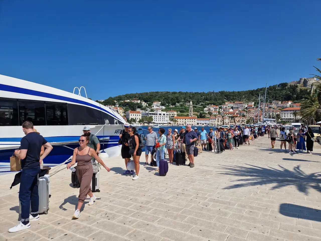Wejście na pokład w mieście Hvar