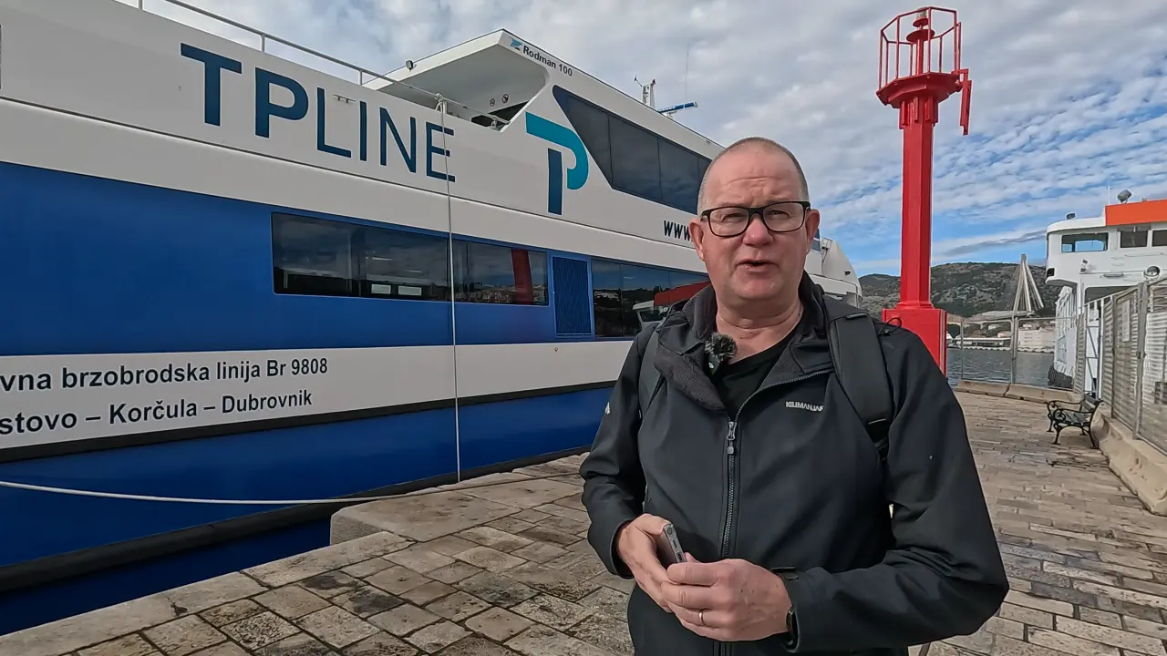 Morten Smalby na tle promu TP Line