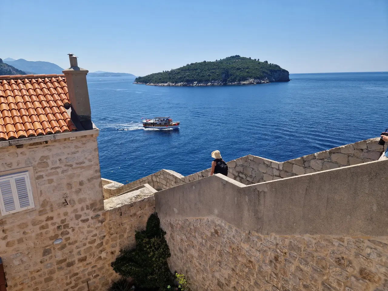 Mury miejskie w Dubrowniku i wyspa Lokrum