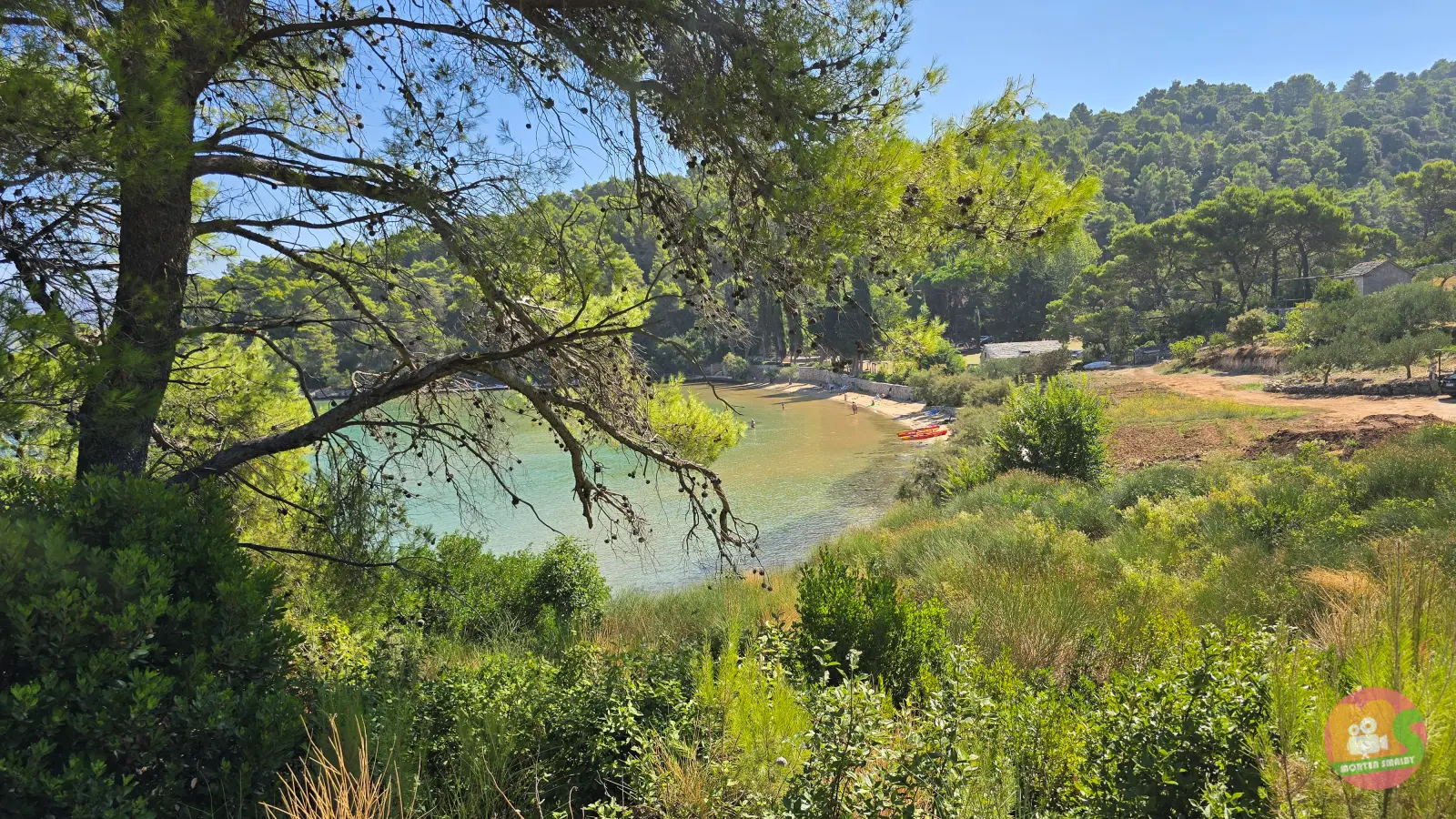 Piaszczysta plaża na Braču