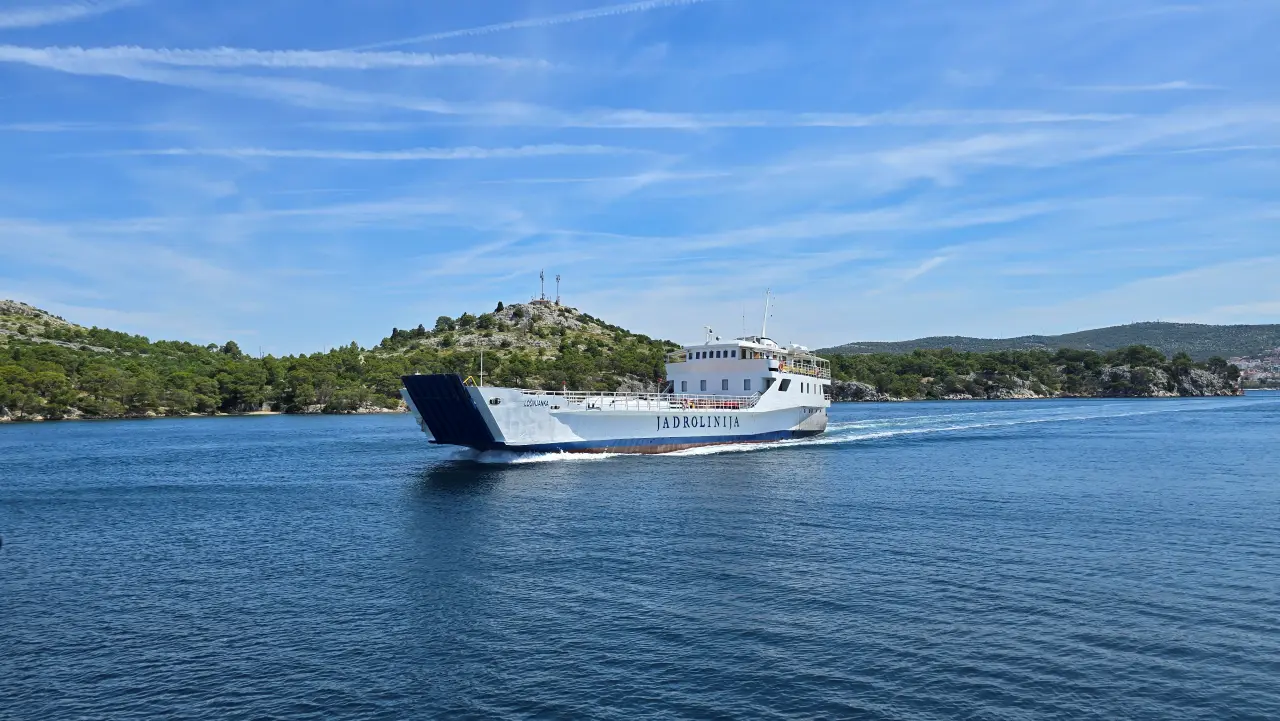 Prom Jadrolinija na wyspy Kaprije i Žirje