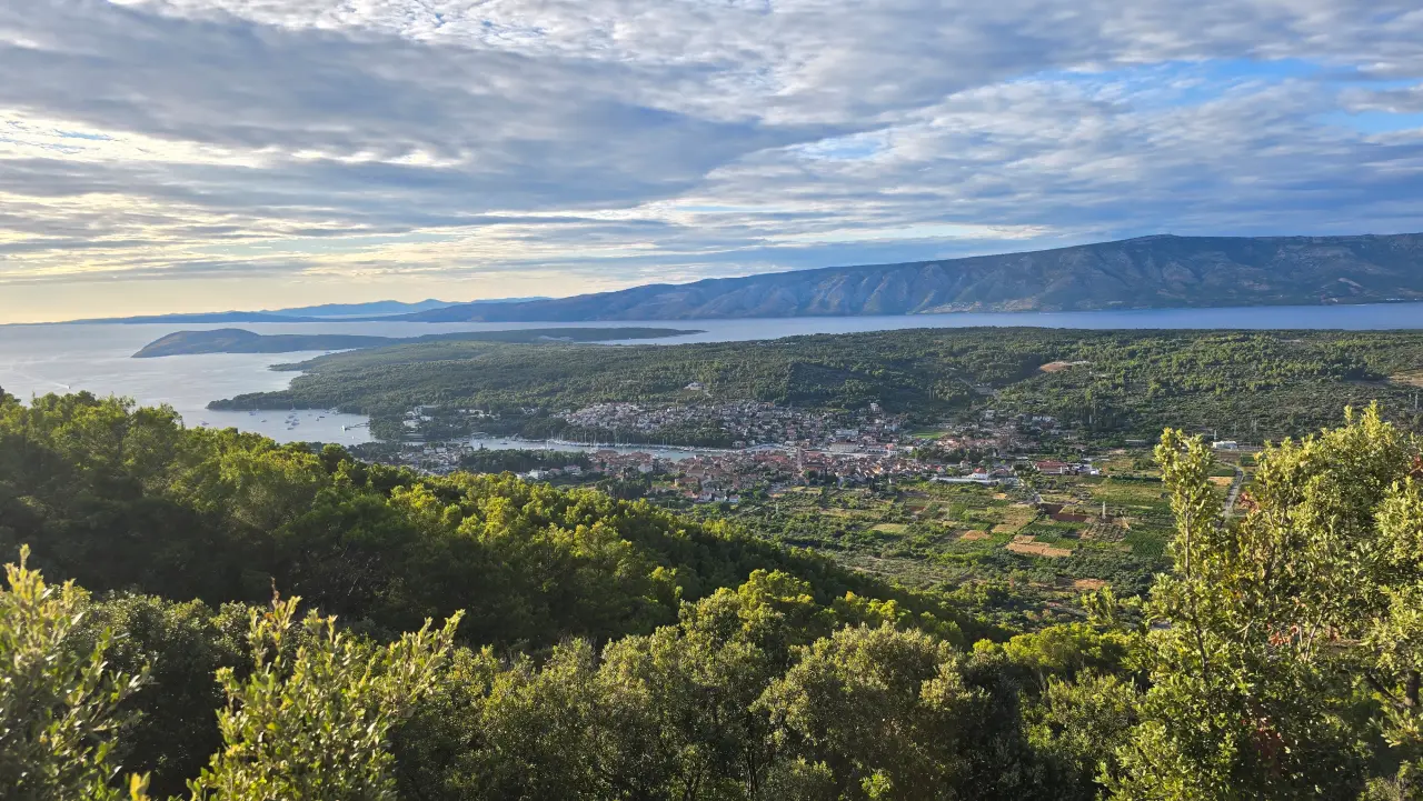 Widok na Stari Grad z iliryjsko-greckiej twierdzy
